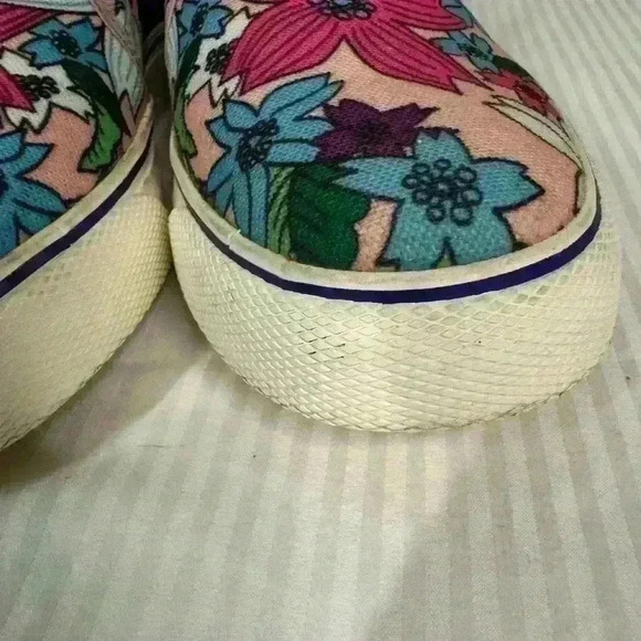 Nike Toki Aloha Pink Floral Slip-On Sneaker 7 Boardwalk Chic Coastal Sporty Vaca - Picture 16 of 16